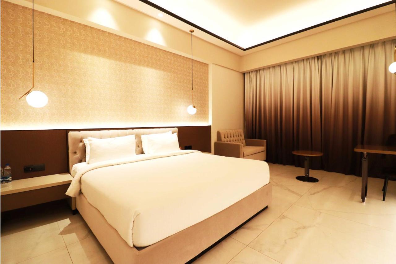 Seven Eleven Hotels And Club Bhayandar Exterior foto